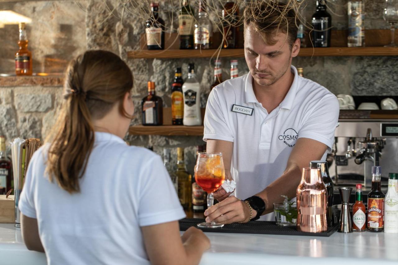 Cosmos Hotel Plaka  Bagian luar foto