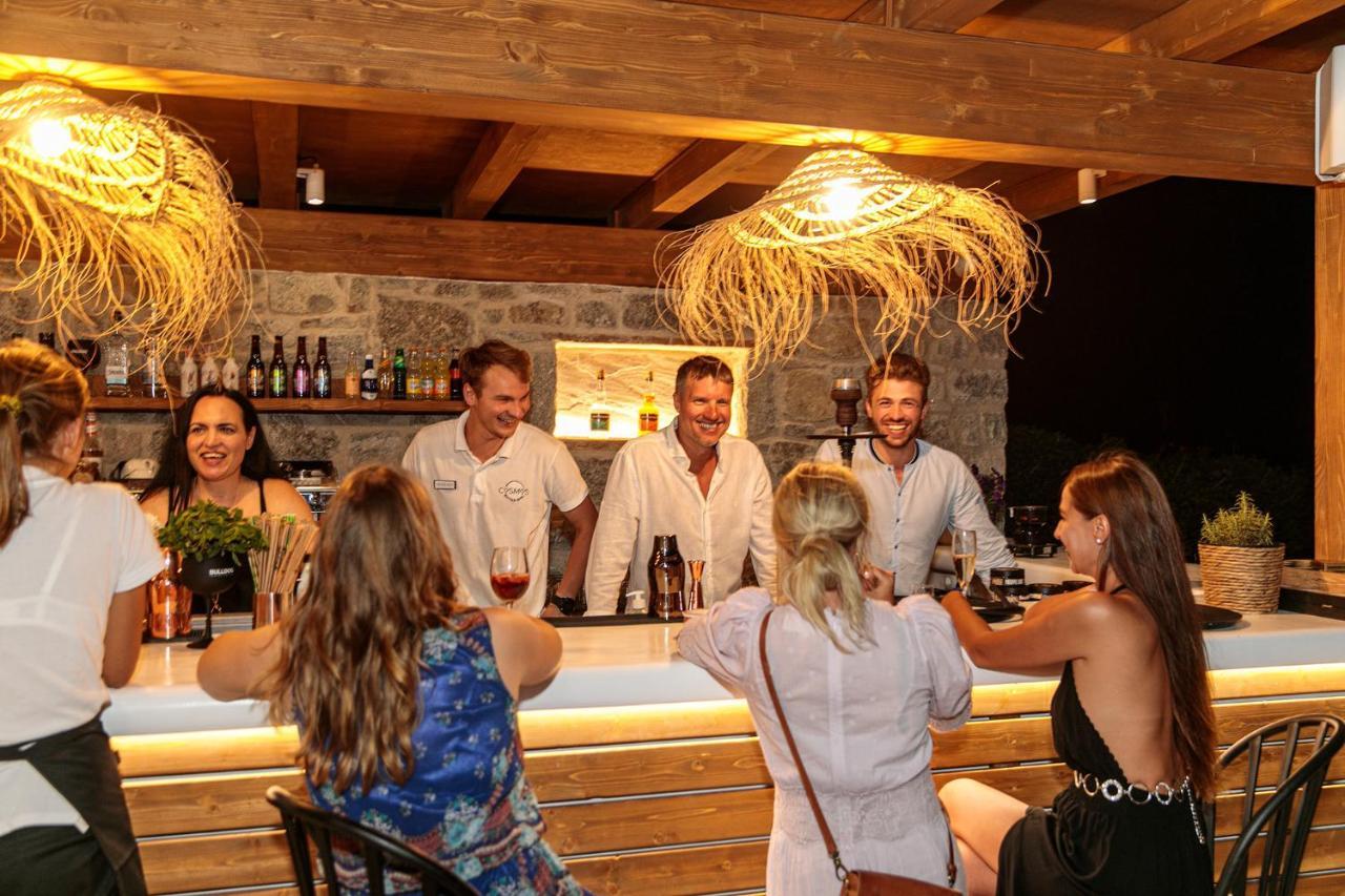 Cosmos Hotel Plaka  Bagian luar foto